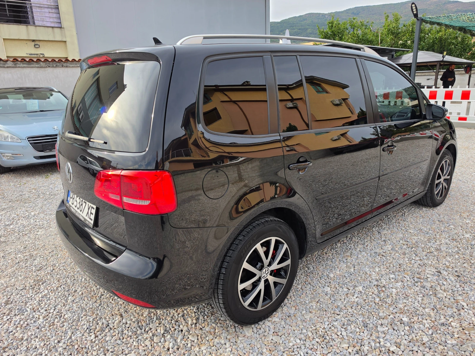 VW Touran 1.6TDI HIGHLINE , снимка 4 - Автомобили и джипове - 56328971