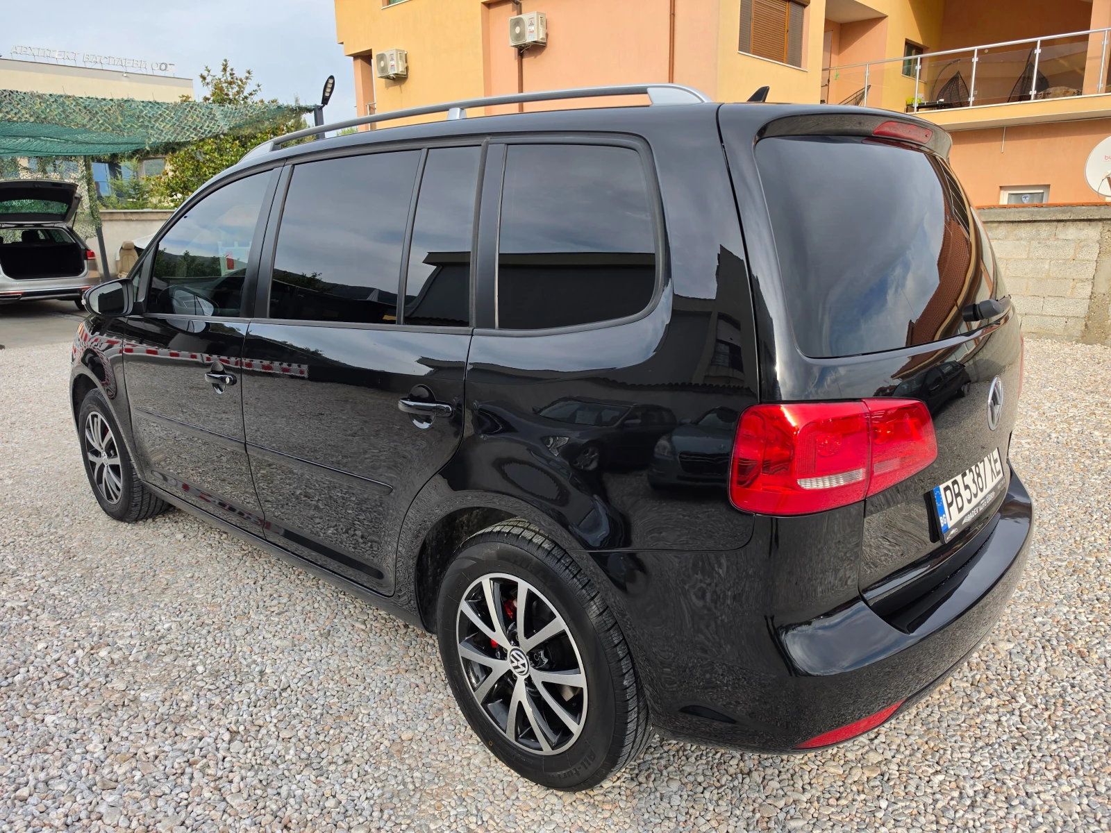 VW Touran 1.6TDI HIGHLINE , снимка 2 - Автомобили и джипове - 56328971