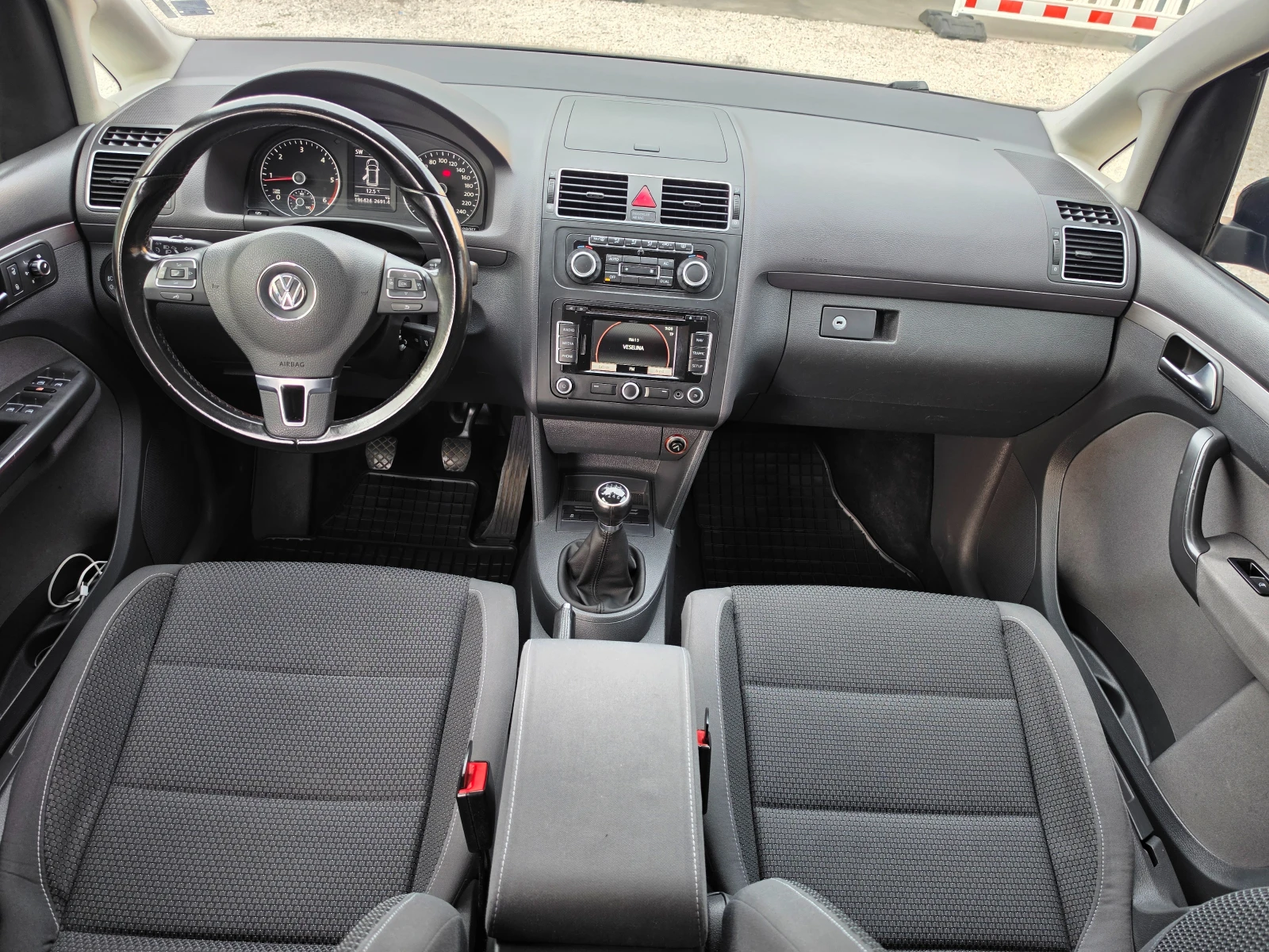 VW Touran 1.6TDI HIGHLINE , снимка 9 - Автомобили и джипове - 56328971