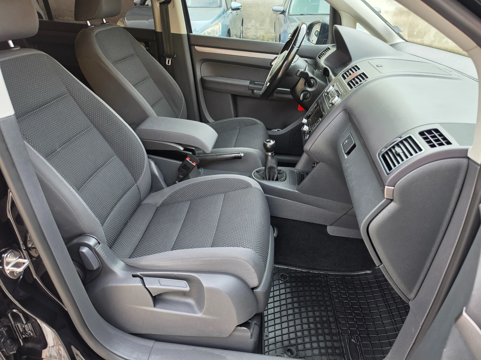 VW Touran 1.6TDI HIGHLINE , снимка 8 - Автомобили и джипове - 56328971