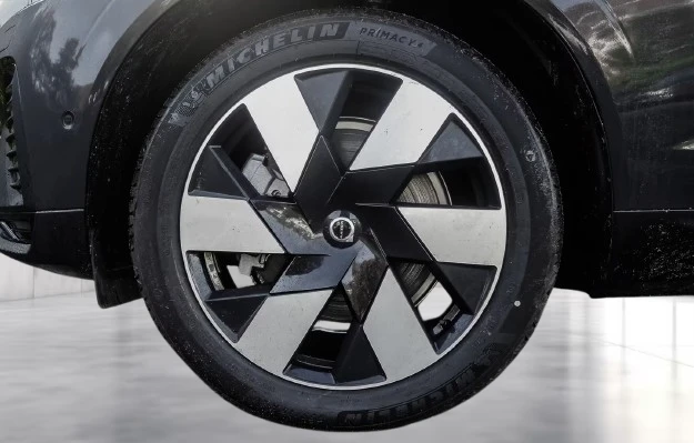 Volvo XC60 T6 Recharge AWD = Plus Dark = Гаранция - изображение 3