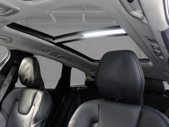 Volvo XC60 T6 Recharge AWD = Plus Dark = Гаранция - изображение 5