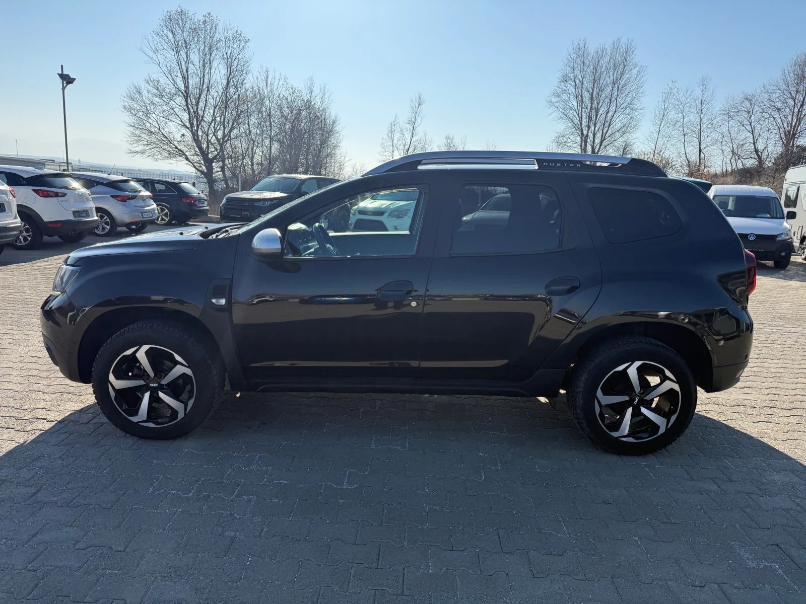 Dacia Duster 1.6. 94000км - изображение 4