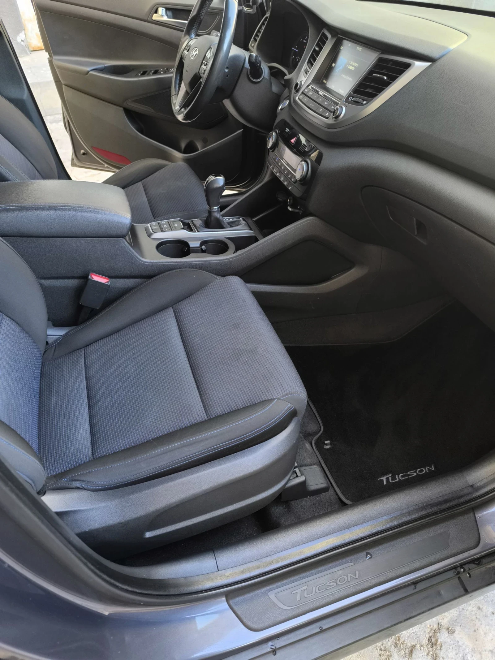 Hyundai Tucson, снимка 8 - Автомобили и джипове - 53709749