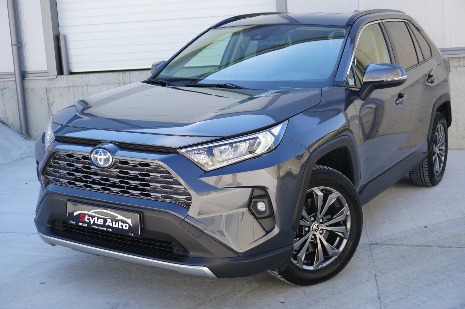 Toyota Rav4 2.5 Hybrid AWD-i FACELIFT, КАТО НОВА!!