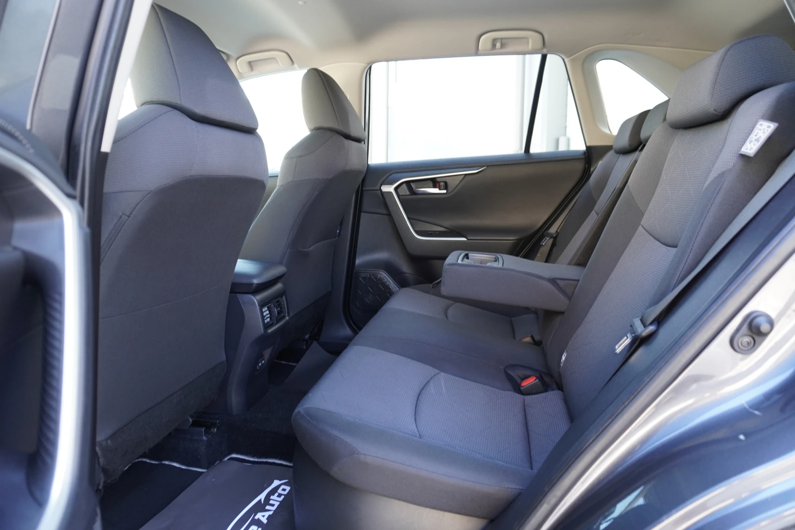 Toyota Rav4 2.5 Hybrid AWD-i FACELIFT, КАТО НОВА!!, снимка 12 - Автомобили и джипове - 55330826