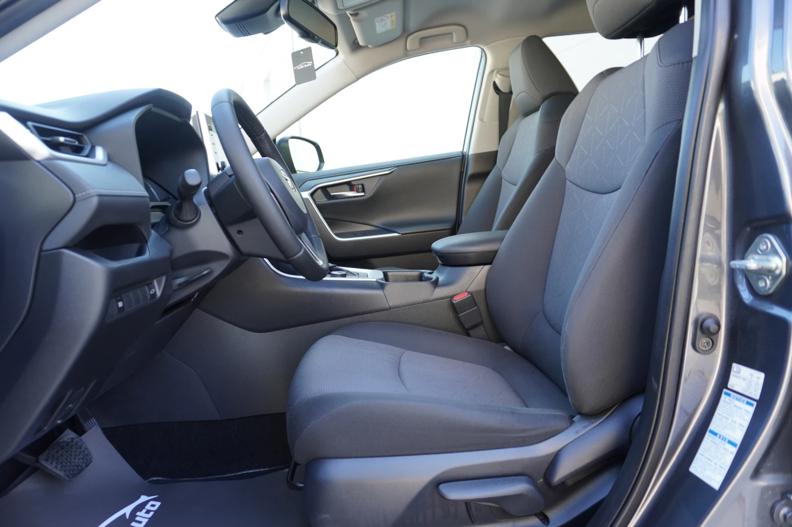 Toyota Rav4 2.5 Hybrid AWD-i FACELIFT, КАТО НОВА!!, снимка 11 - Автомобили и джипове - 55330826