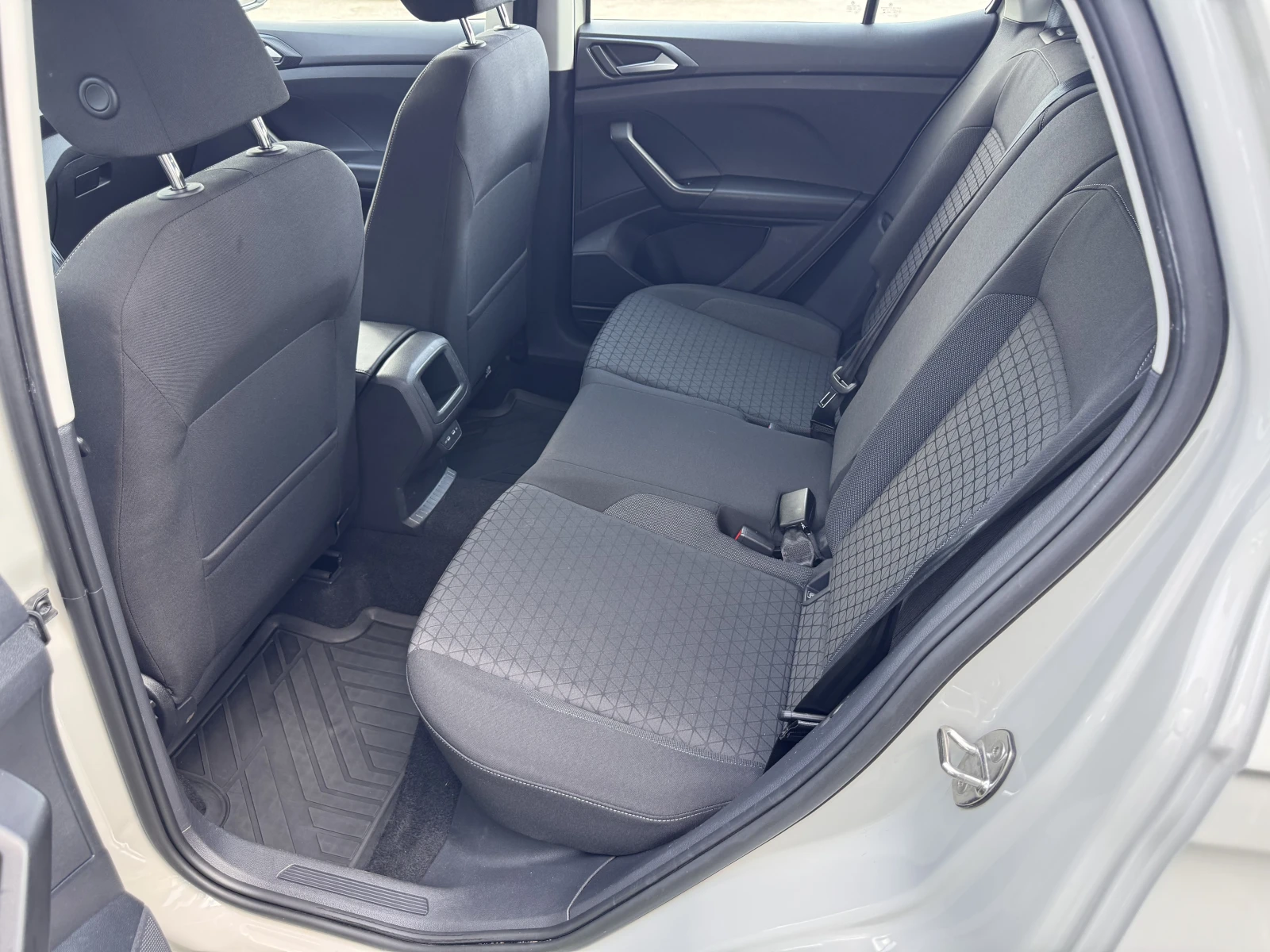 VW T-Cross LIFE+ /1.0TSI/110K.C./6MT, снимка 10 - Автомобили и джипове - 55805391