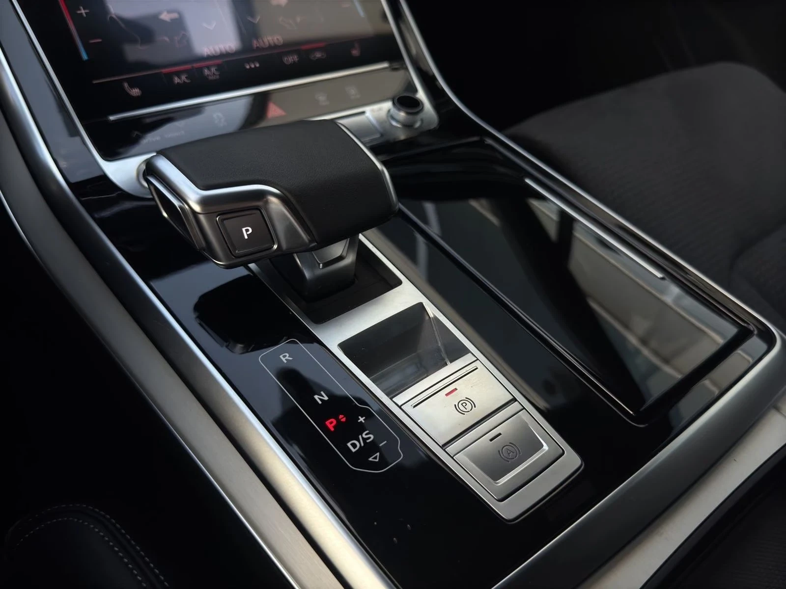 Audi Q7 45 TDI / S-LINE / QUATTRO / MATRIX / 360 / HUD /, снимка 9 - Автомобили и джипове - 56136279