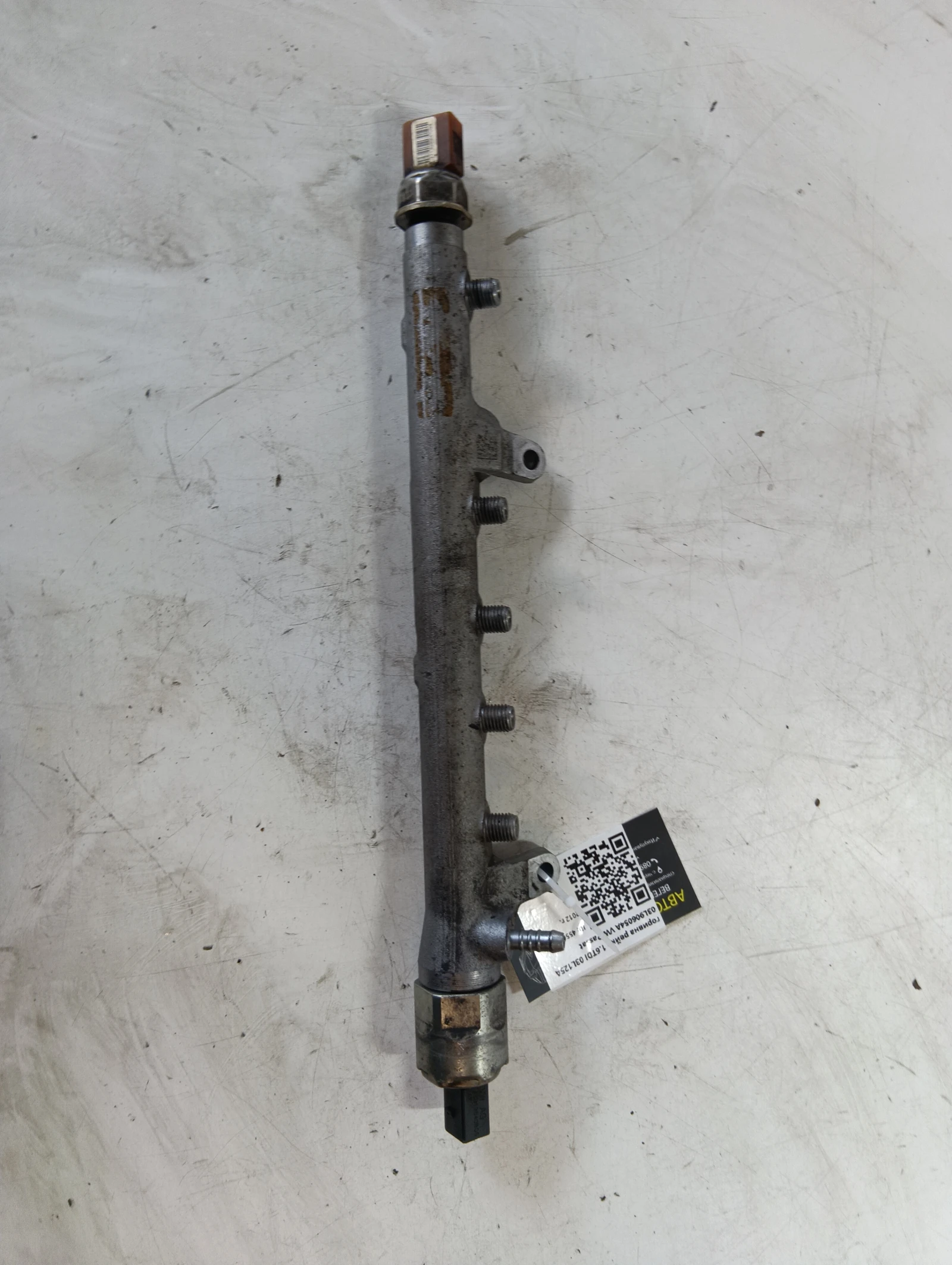 горивна рейка 1.6TDI 03L125A 03L906054A  VW Passat