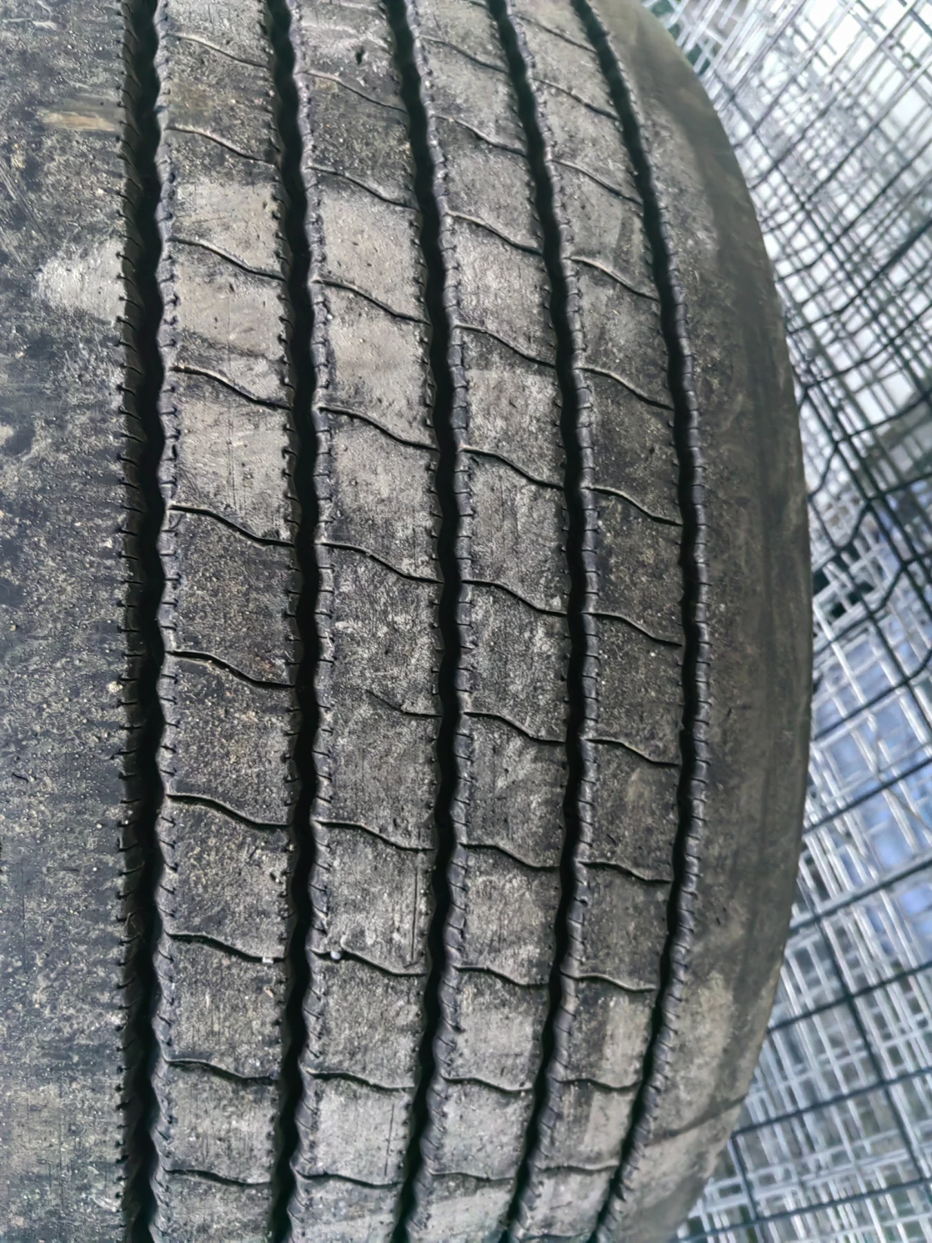 Гуми, снимка 4 - Гуми и джанти - 53708699