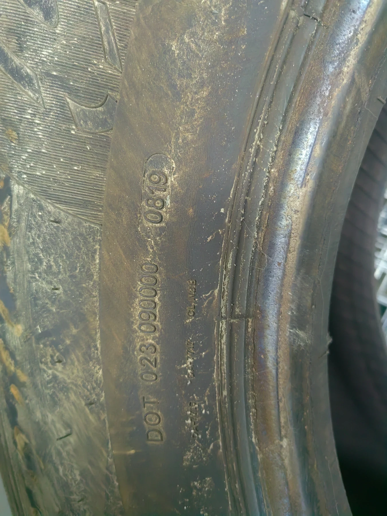 Гуми, снимка 3 - Гуми и джанти - 53708699