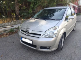 Toyota Corolla verso 2.2 D4D, снимка 1