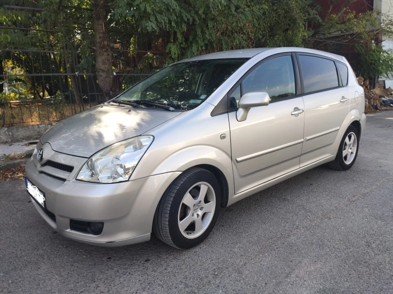 Toyota Corolla verso 2.2 D4D, снимка 6 - Автомобили и джипове - 46714096