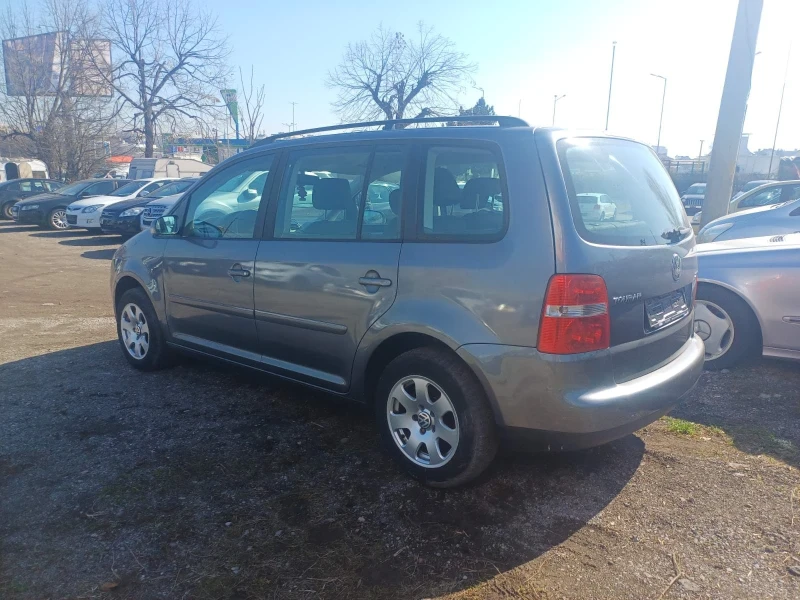 VW Touran 7 места, снимка 4 - Автомобили и джипове - 49386544