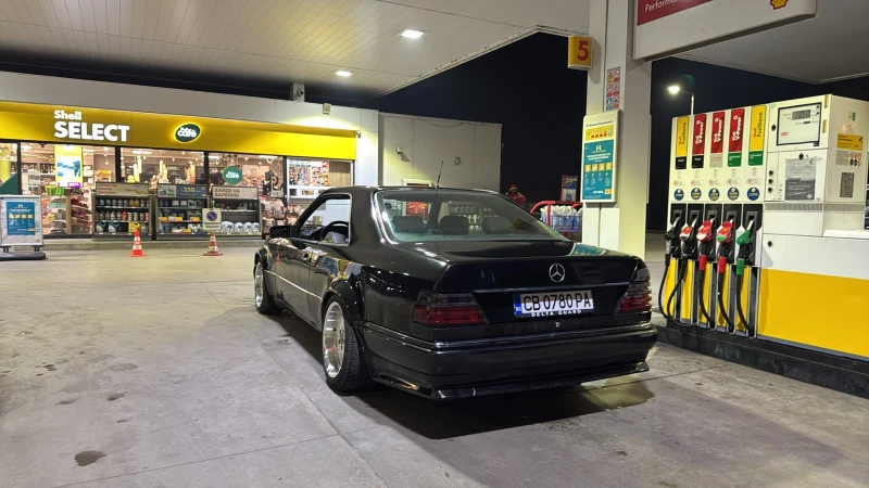 Mercedes-Benz E 200 AMG Pack, снимка 2 - Автомобили и джипове - 52590374