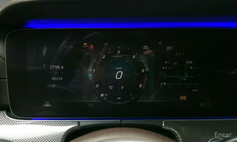 Mercedes-Benz CLS 300, снимка 8 - Автомобили и джипове - 53516318