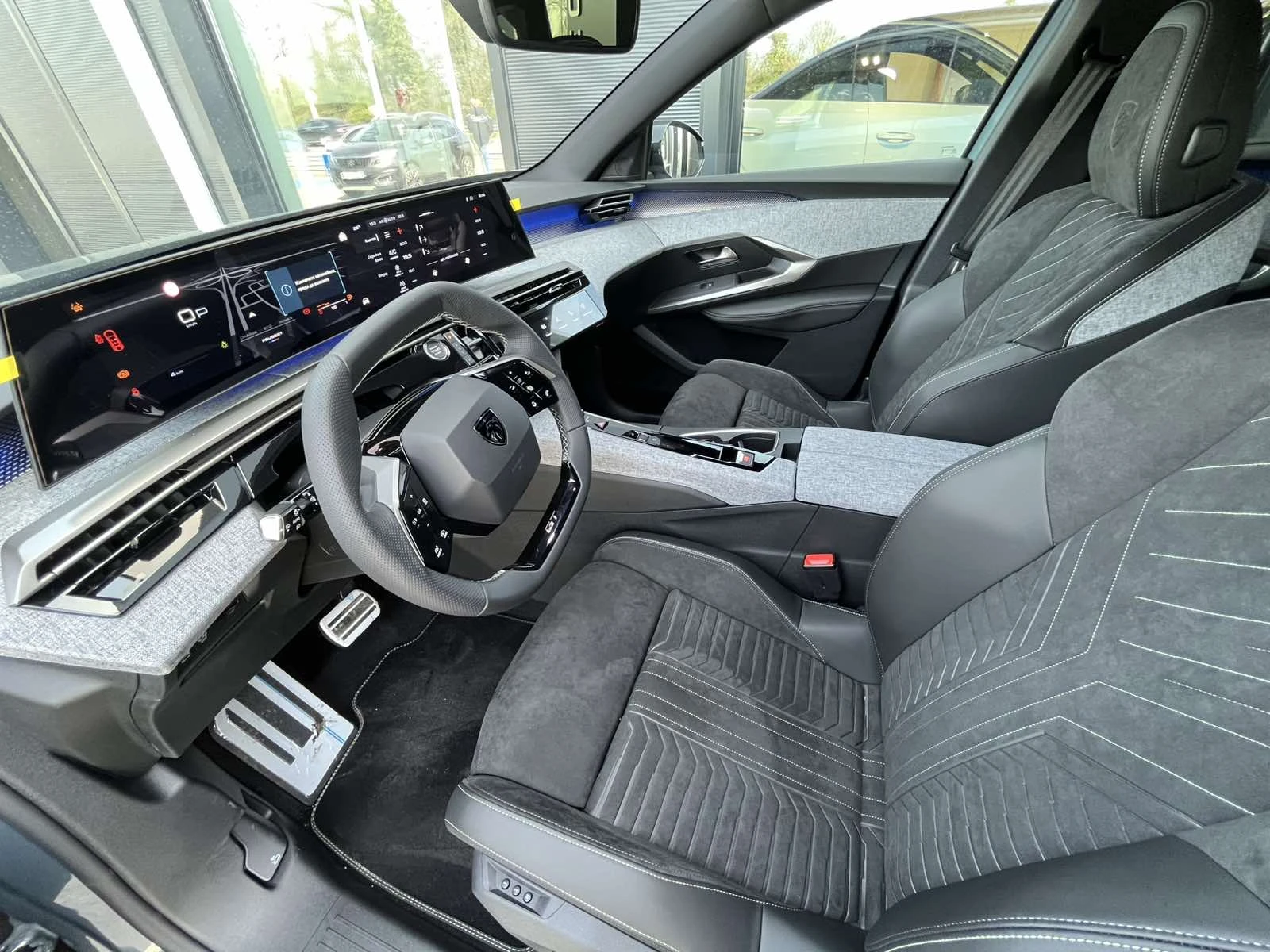 Peugeot 5008 GT 1.2 PureTech 145 HYBRID 48V e-DCS6 EURO 6.4 - изображение 9