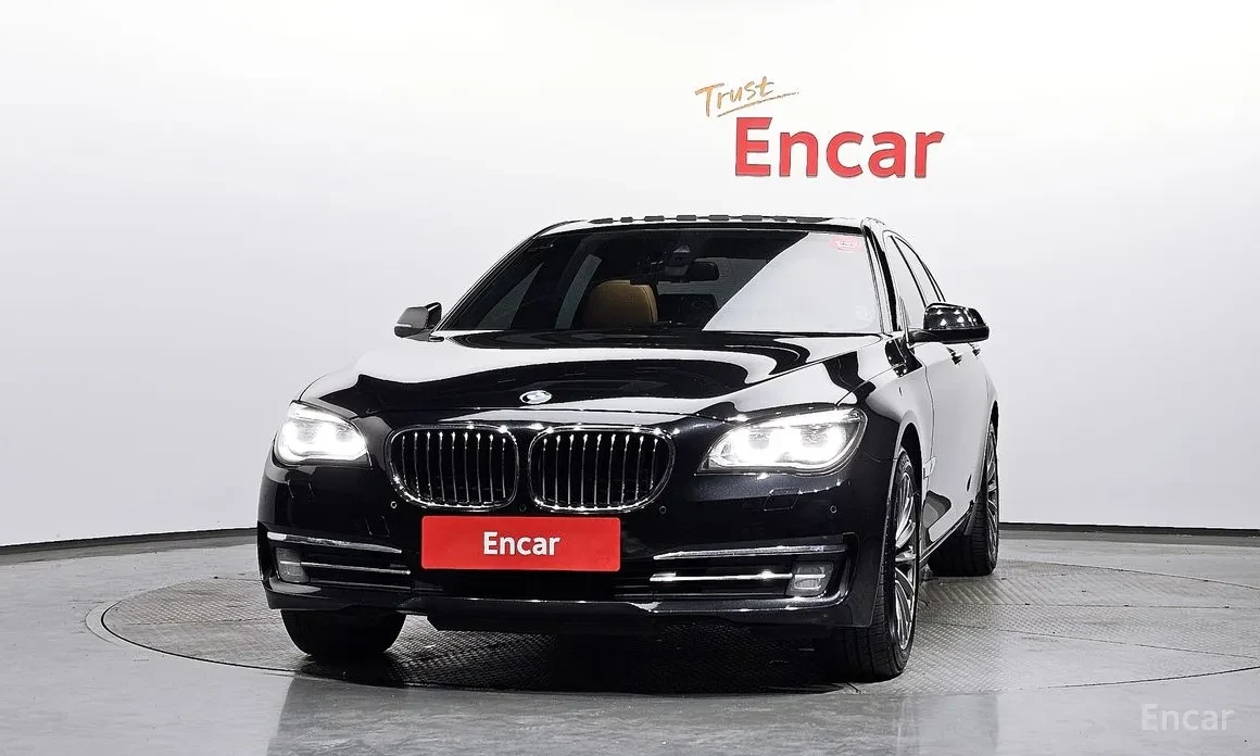 BMW 730 7 Series (F01) 730d xDrive Individual - изображение 3