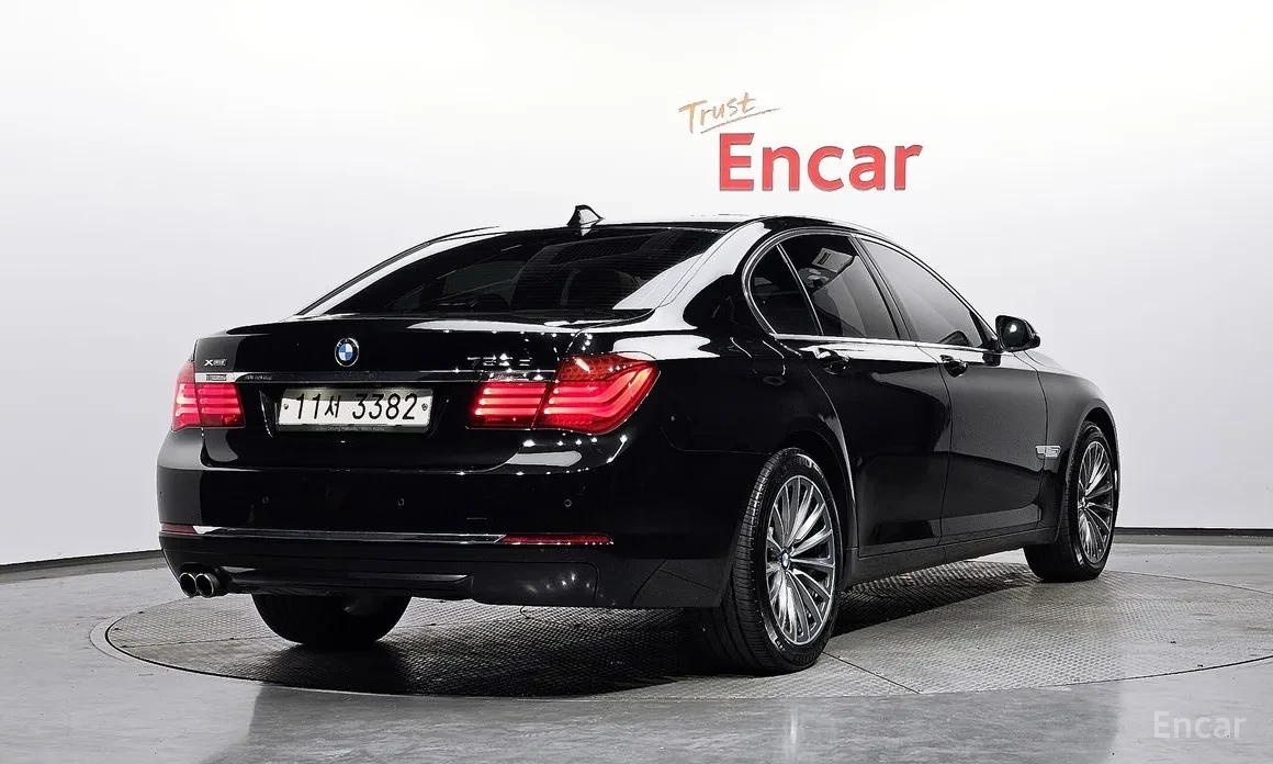 BMW 730 7 Series (F01) 730d xDrive Individual - изображение 2