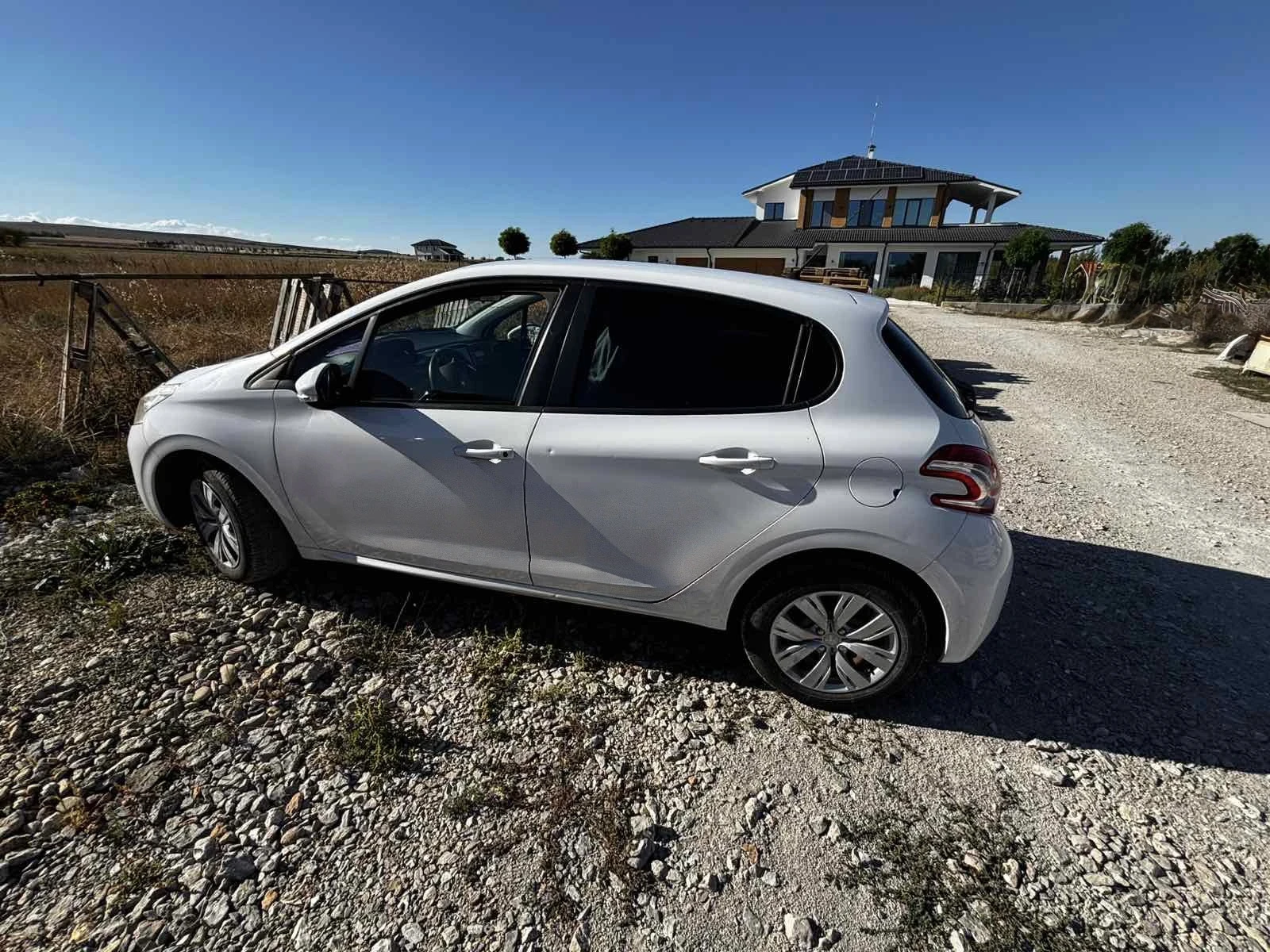 Peugeot 208  - изображение 8