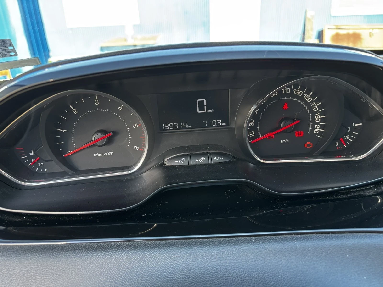 Peugeot 208  - изображение 10