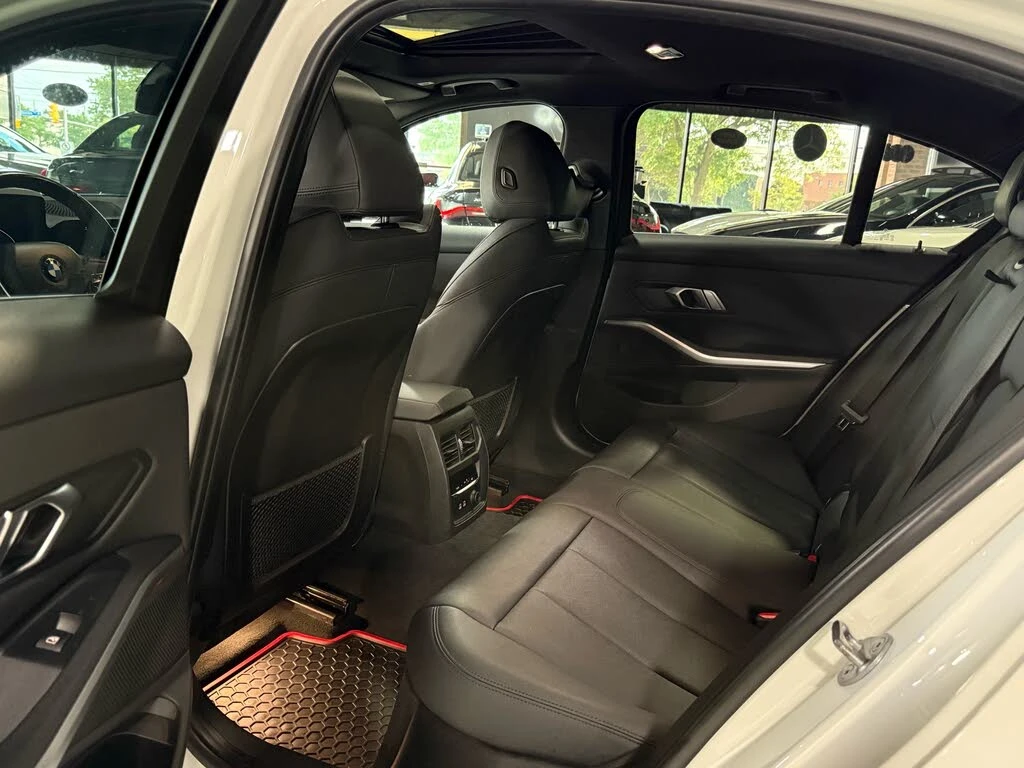 BMW 330 3 Series* 330i* xDrive* АвтоКредит* (ЦЕНА ДО БГ) - изображение 9