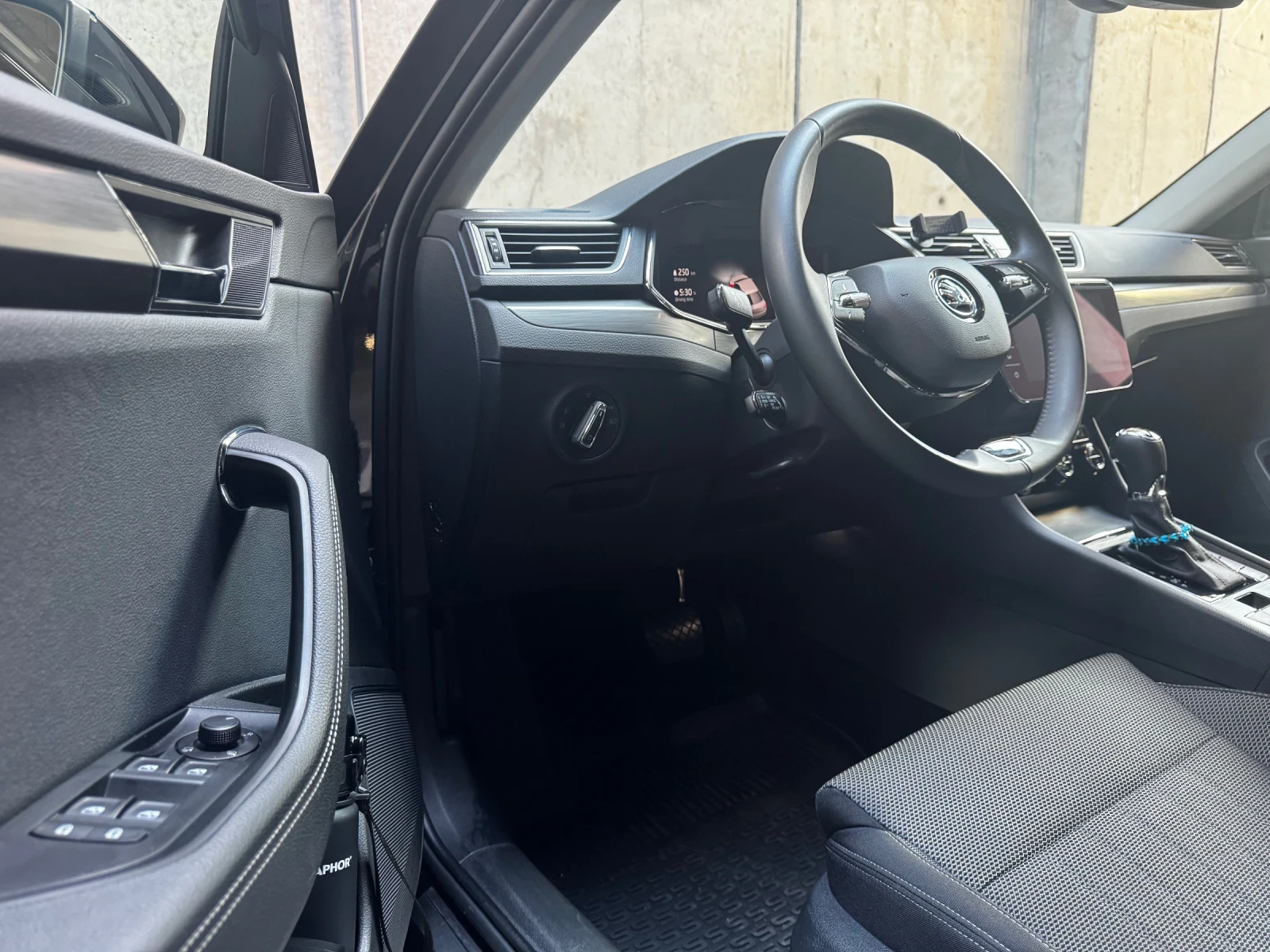 Skoda Superb 2.0 TSI, снимка 5 - Автомобили и джипове - 53740169