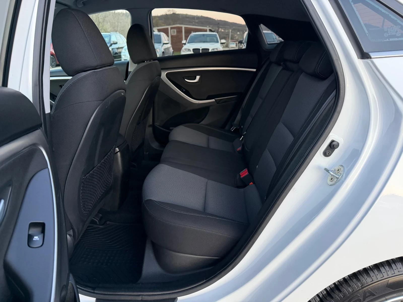 Hyundai I30 1.6CRDi 110кс * Euro-6* * Face-Lift* * Климатроник, снимка 15 - Автомобили и джипове - 54141478