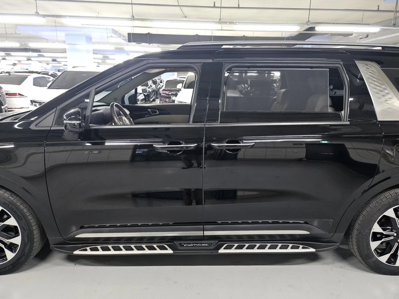 Kia Carnival 9 мест, много ексрти. 11.21 , снимка 9 - Автомобили и джипове - 54143389