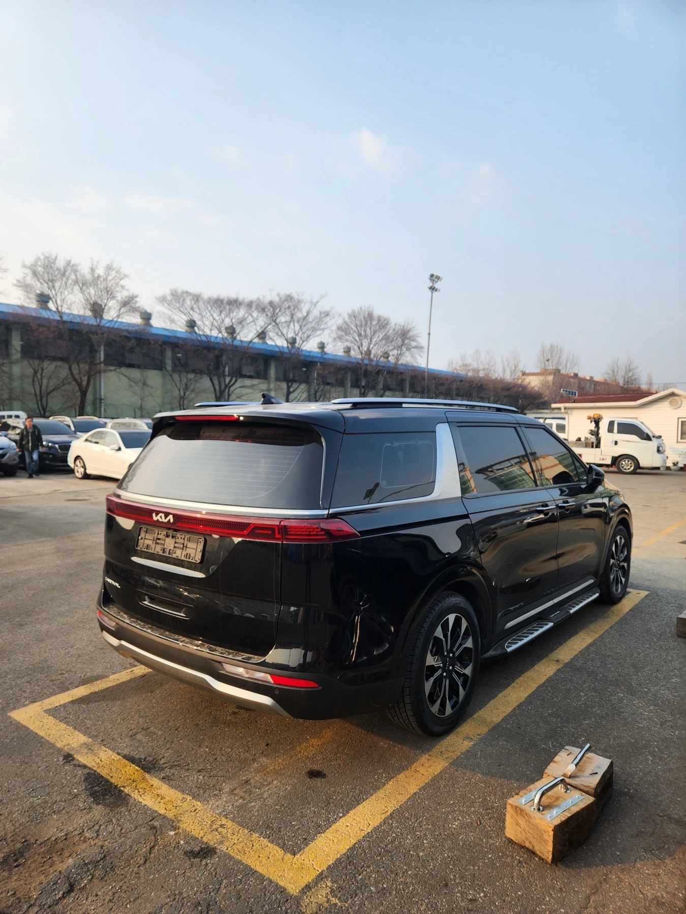 Kia Carnival 9 мест, много ексрти. 11.21 , снимка 3 - Автомобили и джипове - 54143389