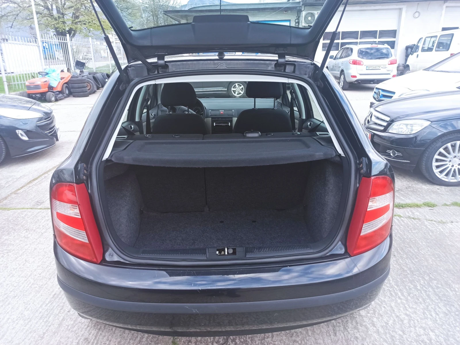 Skoda Fabia 1.4, снимка 7 - Автомобили и джипове - 54144167