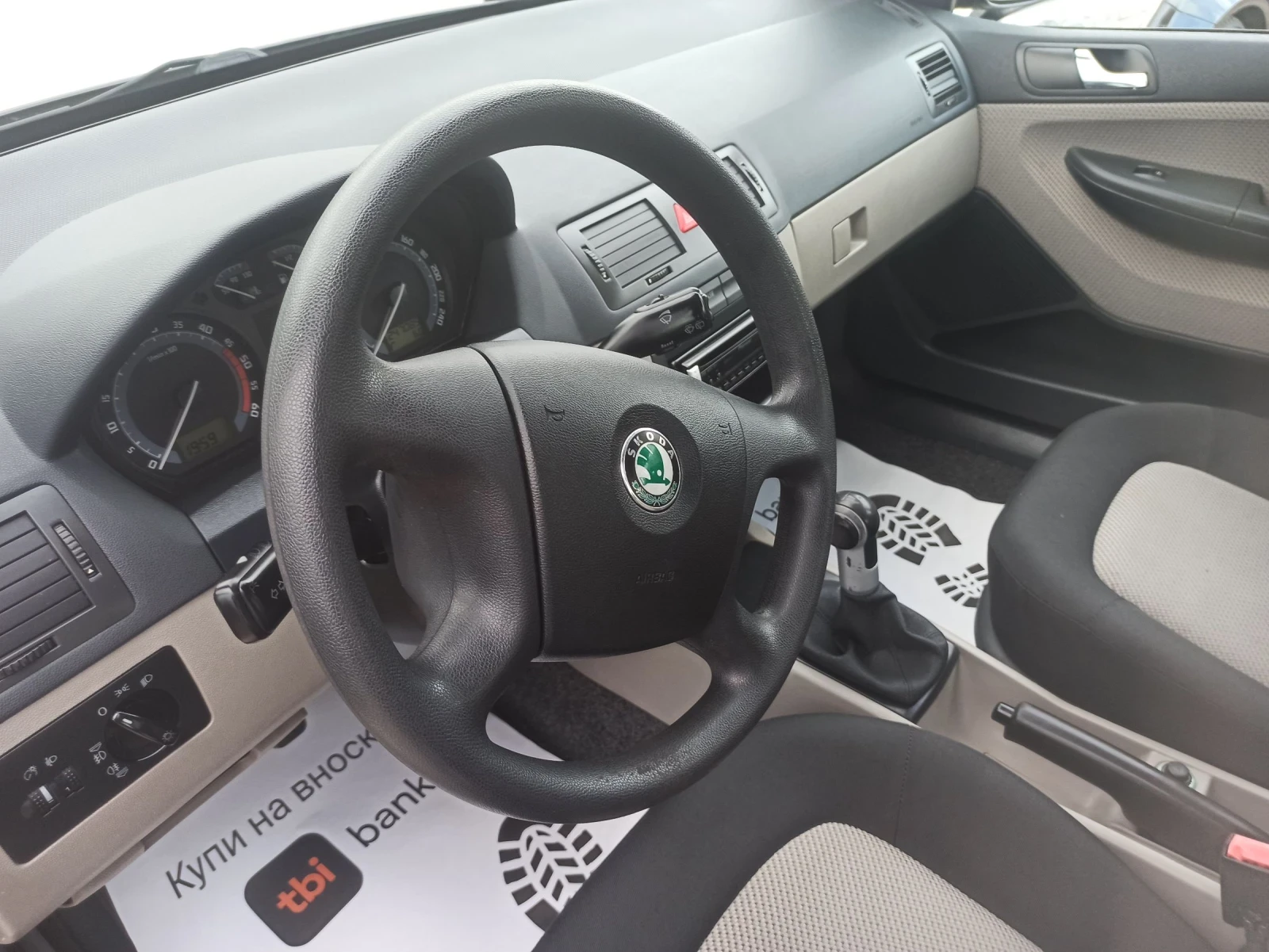 Skoda Fabia 1.4, снимка 12 - Автомобили и джипове - 54144167