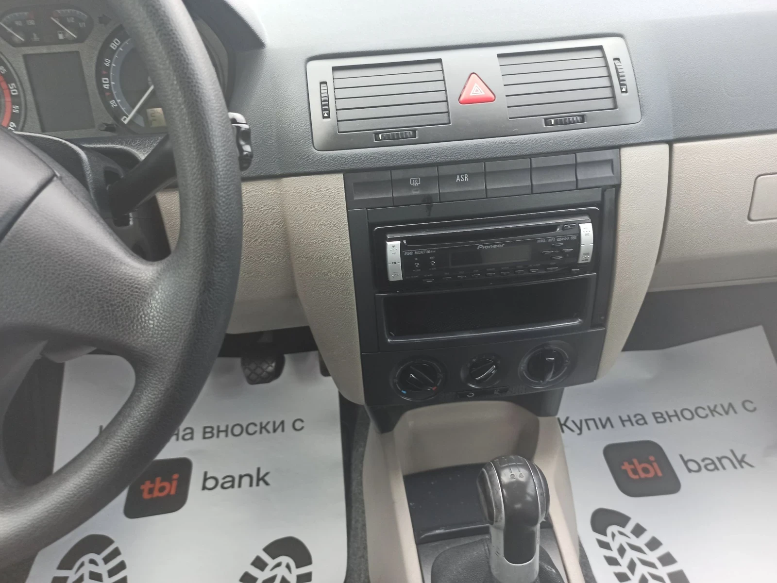 Skoda Fabia 1.4, снимка 15 - Автомобили и джипове - 54144167