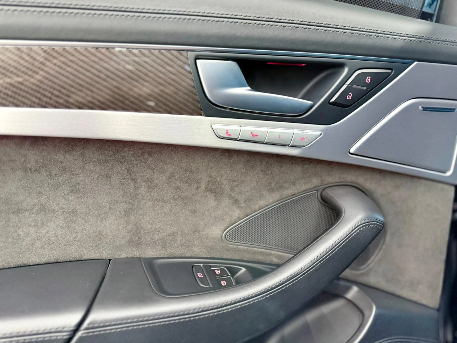 Audi S8 + * Matrix* Bose* Подгрев* Обдух* Full* Лизинг , снимка 14 - Автомобили и джипове - 54381046