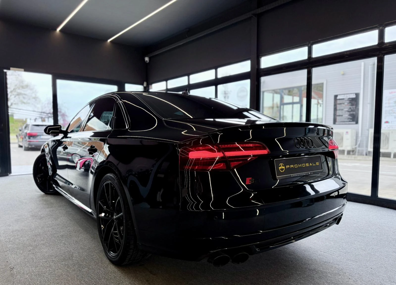 Audi S8 + * Matrix* Bose* Подгрев* Обдух* Full* Лизинг , снимка 4 - Автомобили и джипове - 54381046