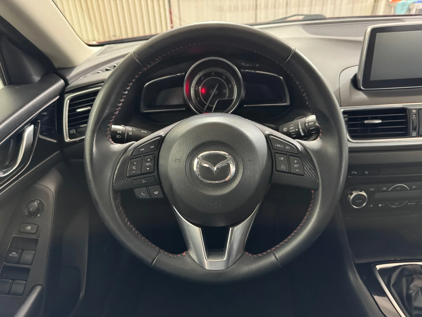 Mazda 3 1.5 d EXCEED | HUD/ Camera/ Keyless/ Heat/ Bose, снимка 11 - Автомобили и джипове - 55147676