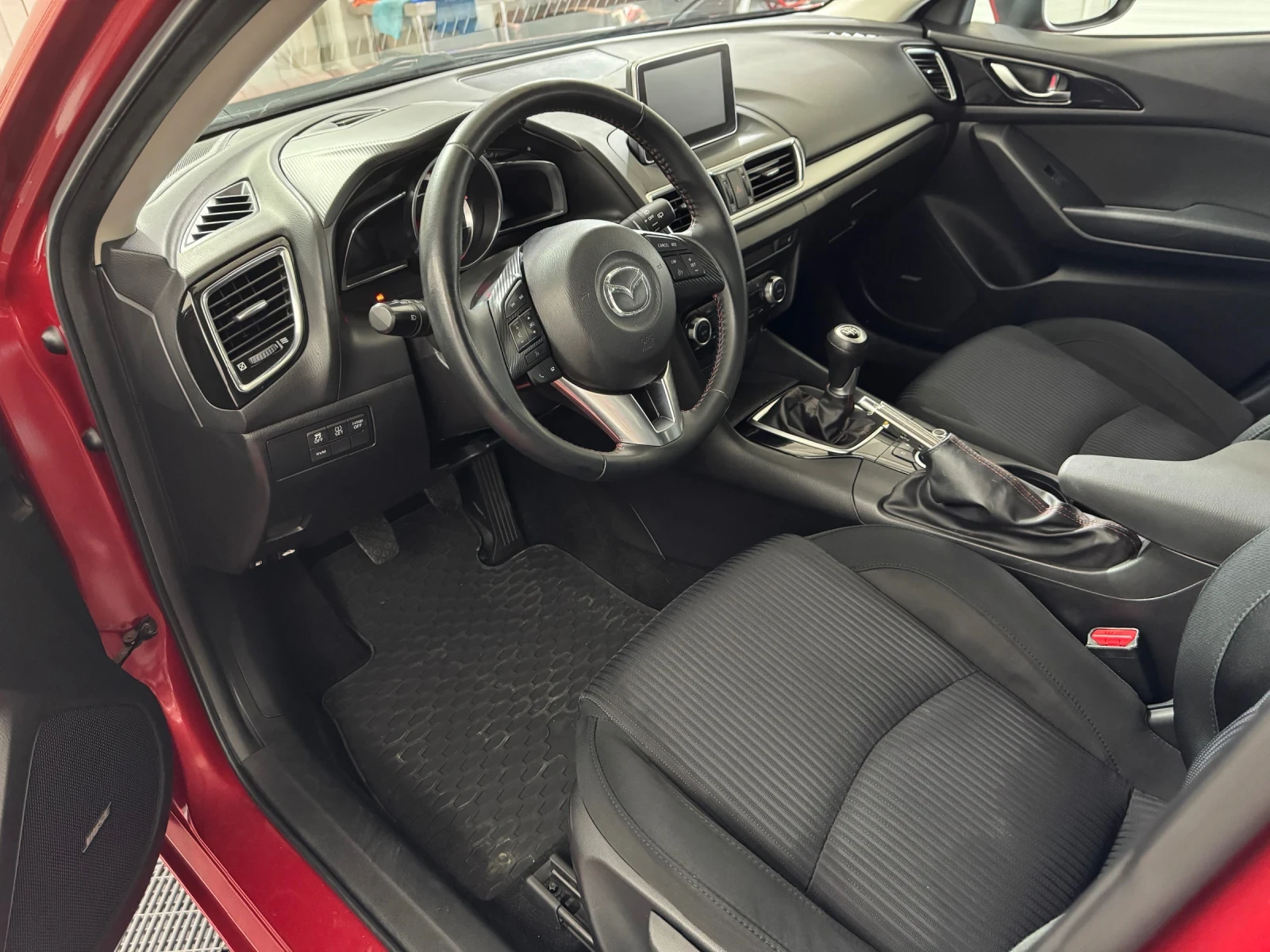 Mazda 3 1.5 d EXCEED | HUD/ Camera/ Keyless/ Heat/ Bose, снимка 9 - Автомобили и джипове - 55147676