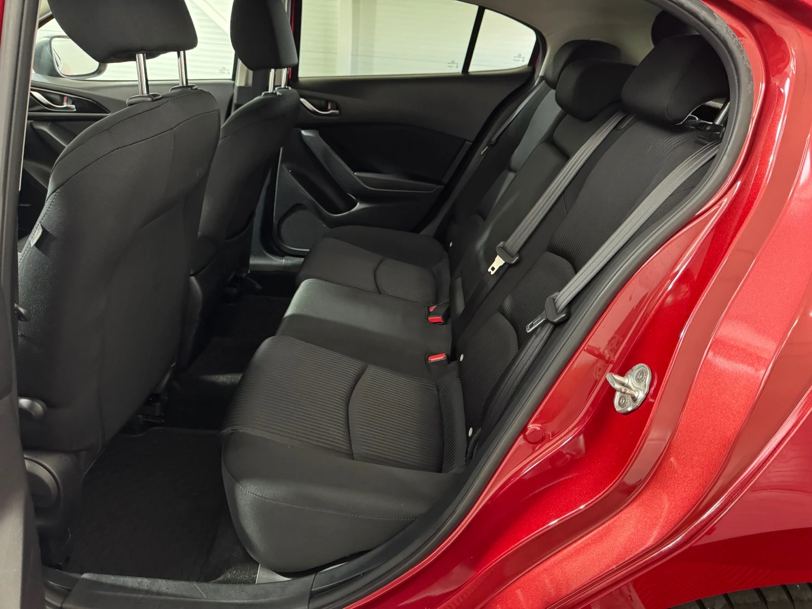 Mazda 3 1.5 d EXCEED | HUD/ Camera/ Keyless/ Heat/ Bose, снимка 16 - Автомобили и джипове - 55147676