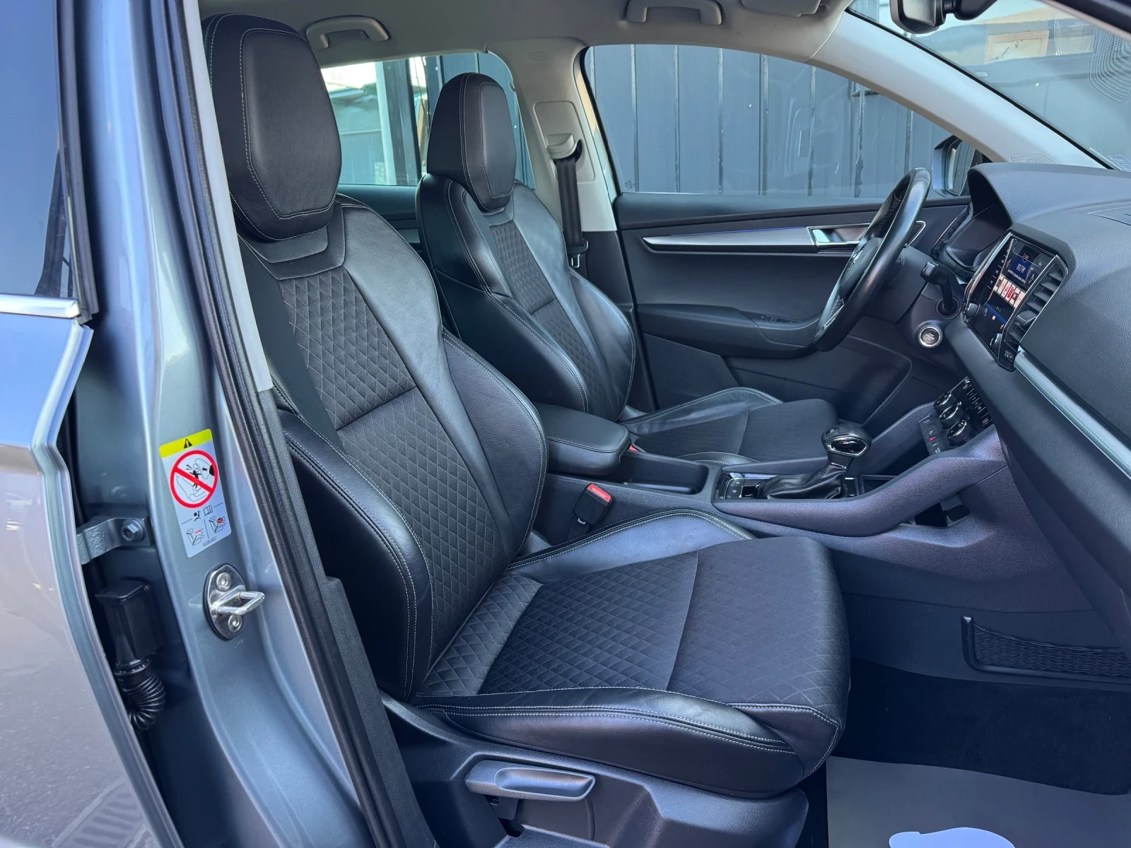 Skoda Karoq 1.6TDI-AUT-FULL LED-CAMERA-KEYLESS-AMBIENT-TOP | Mobile.bg   17