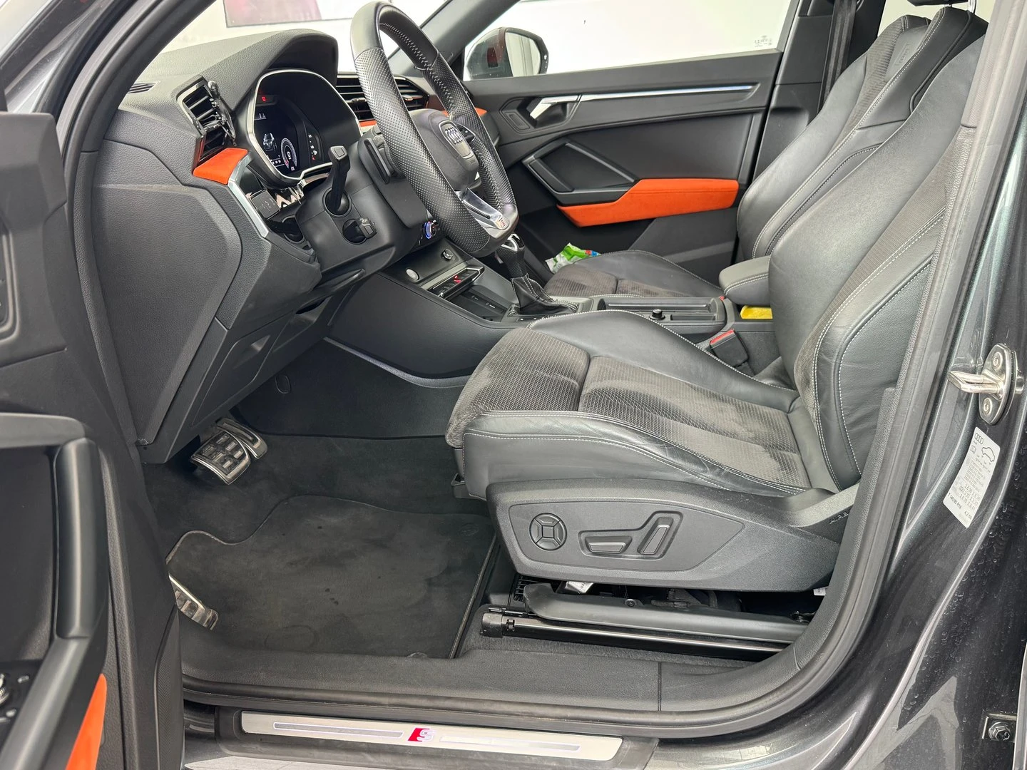 Audi Q3, снимка 5 - Автомобили и джипове - 56421132