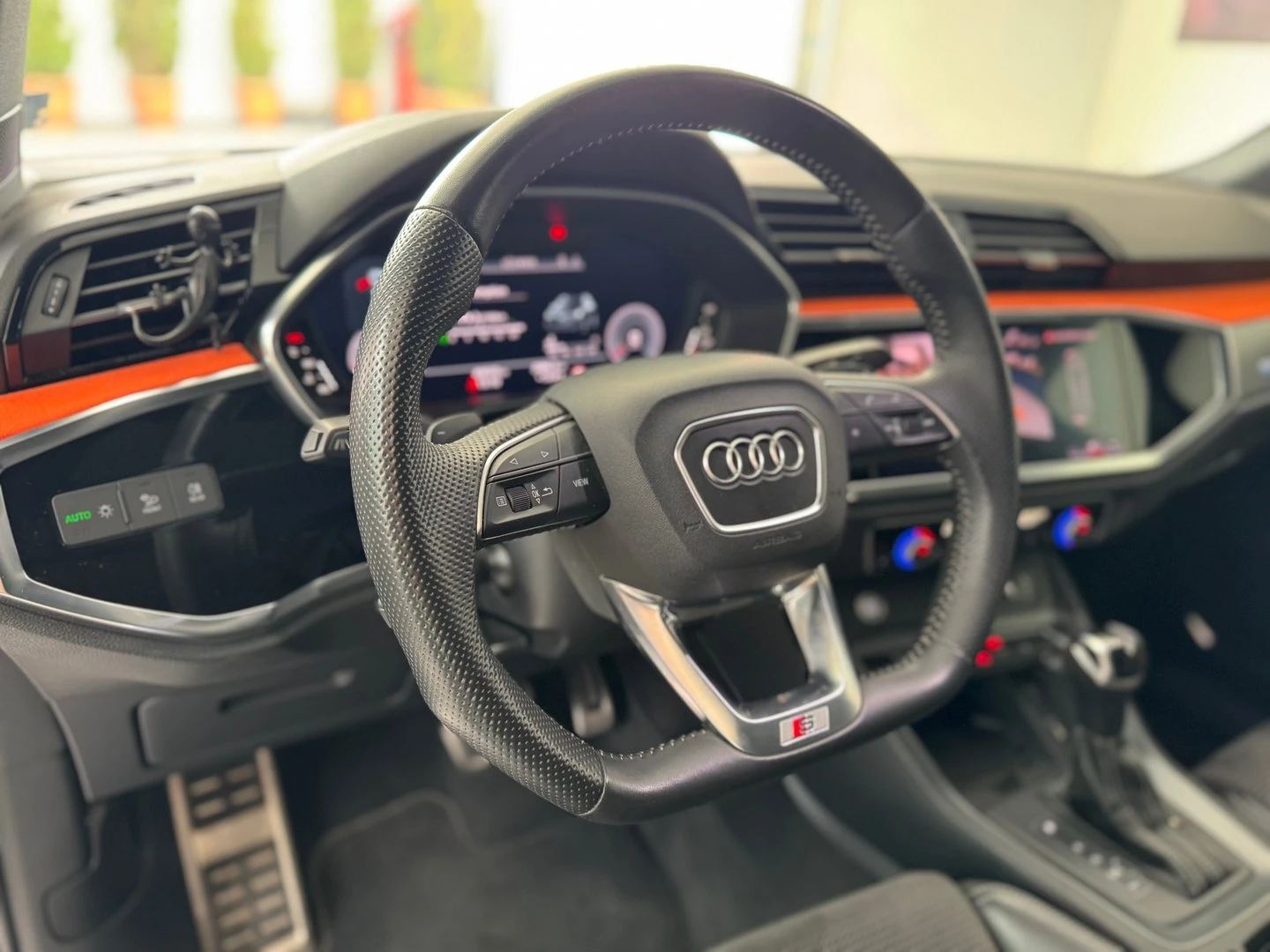 Audi Q3, снимка 10 - Автомобили и джипове - 56421132