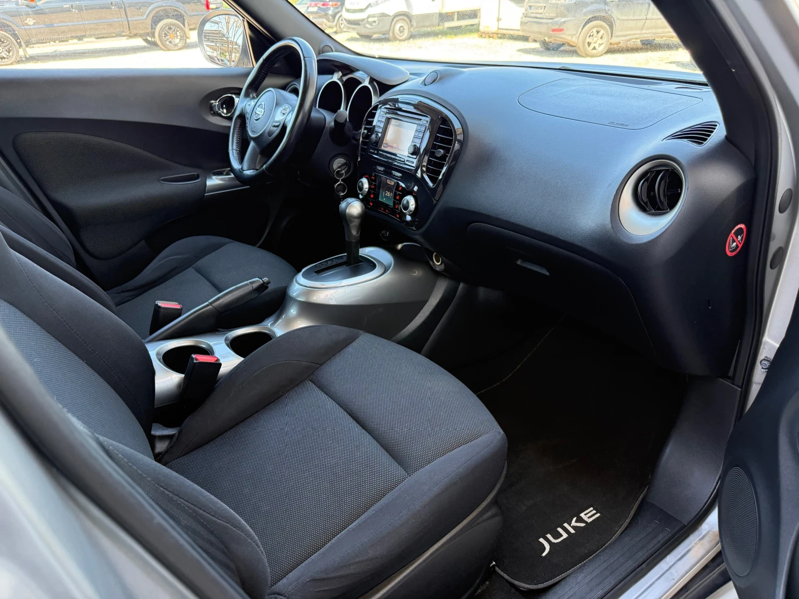 Nissan Juke 1.6i AUTOMAT , снимка 12 - Автомобили и джипове - 54606823