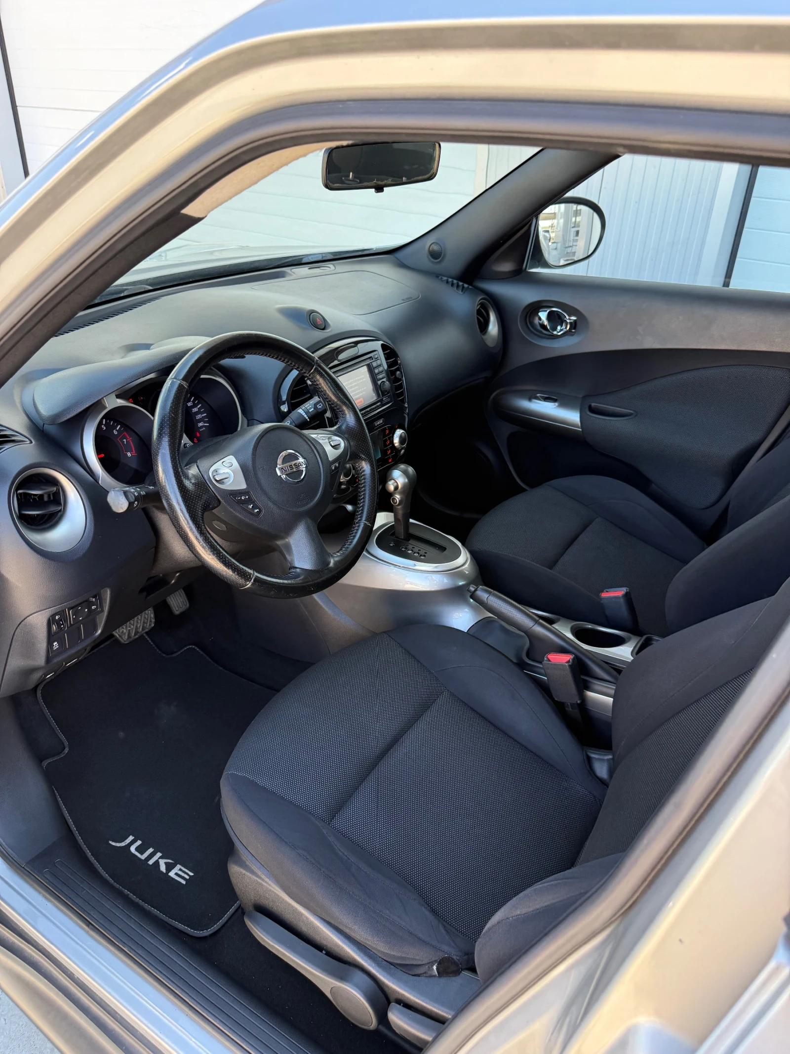 Nissan Juke 1.6i AUTOMAT , снимка 9 - Автомобили и джипове - 54606823