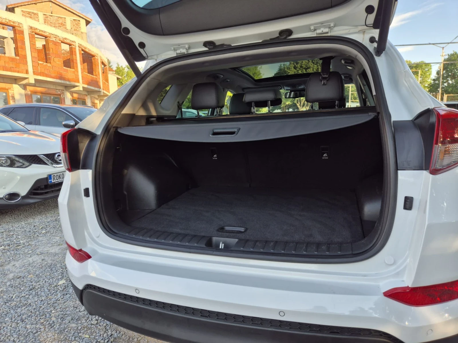 Hyundai Tucson 1.7CRDI-Navi-Panorama, снимка 10 - Автомобили и джипове - 54760935