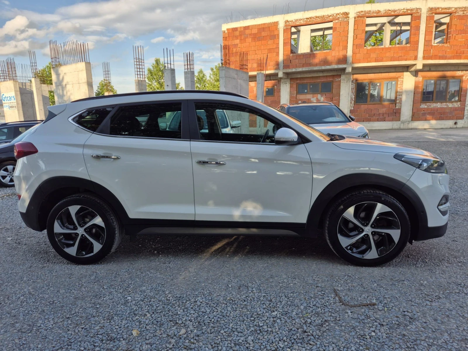 Hyundai Tucson 1.7CRDI-Navi-Panorama, снимка 3 - Автомобили и джипове - 54760935