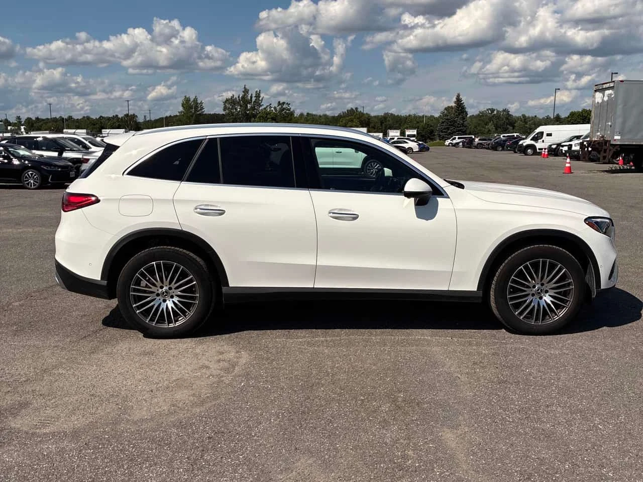 Mercedes-Benz GLC 300 * CARFAX * БЕЗ ПЪРВОНАЧАЛНА ВНОСКА, снимка 3 - Автомобили и джипове - 55311097