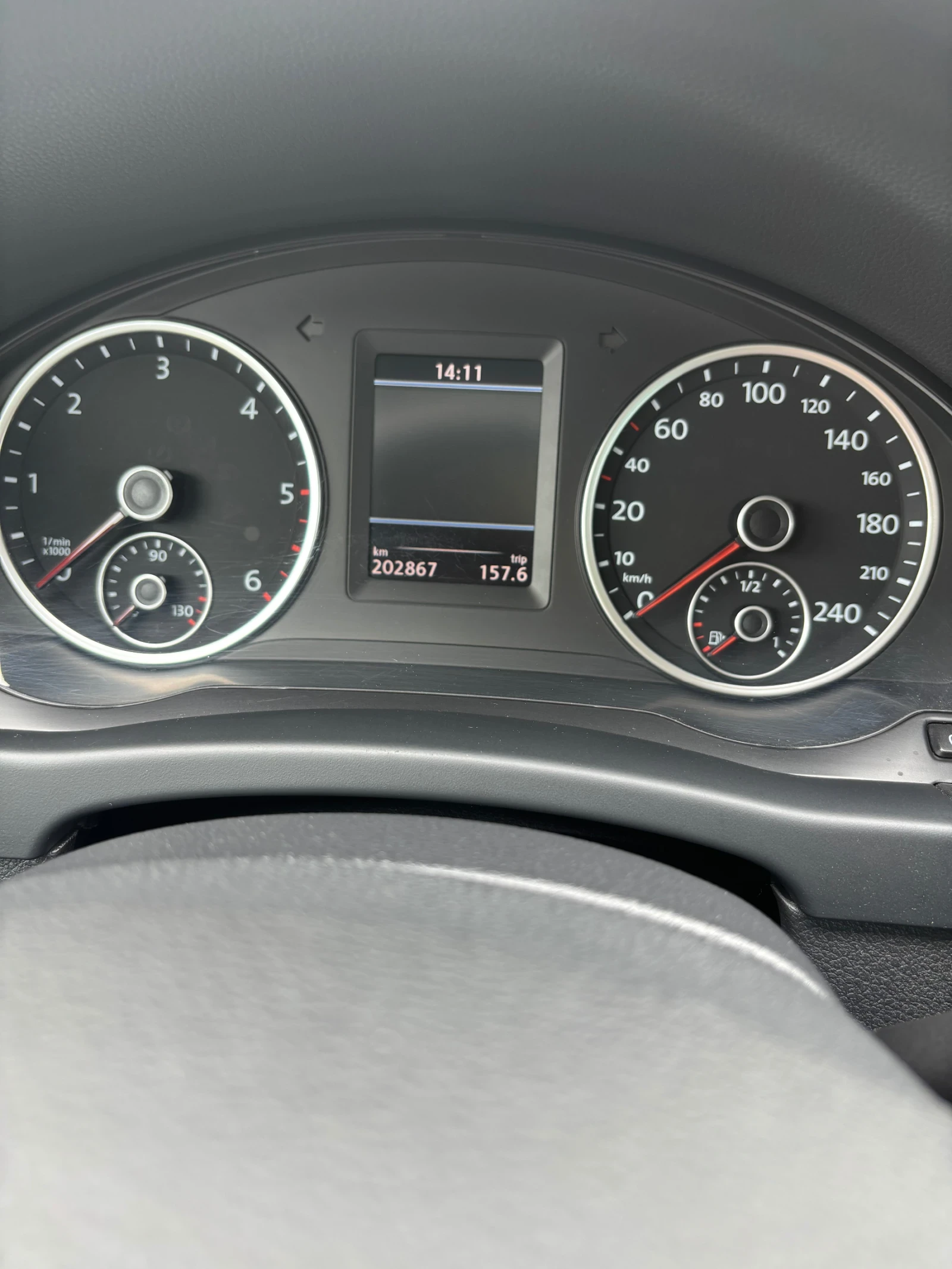 VW Tiguan, снимка 9 - Автомобили и джипове - 56024489