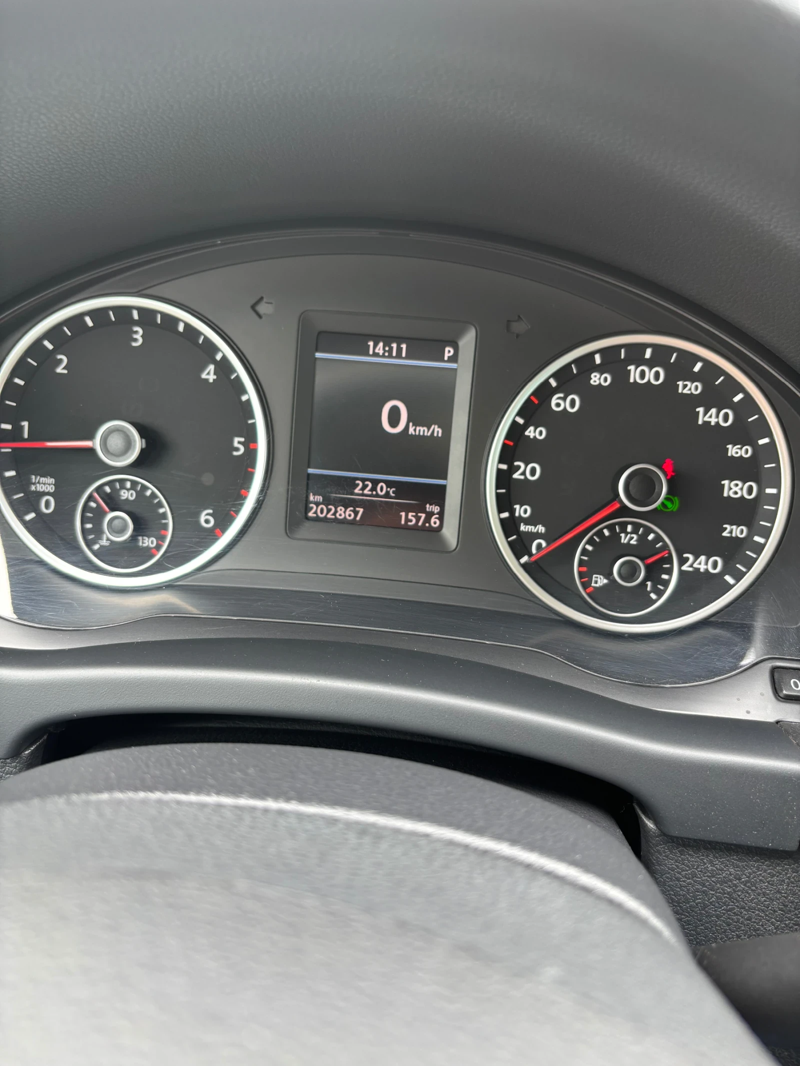 VW Tiguan, снимка 10 - Автомобили и джипове - 56024489