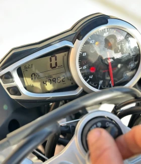 Triumph Street Triple 675i R ШВЕЙЦАРИЯ, СЕРВИЗНА ИСТОРИЯ, снимка 11
